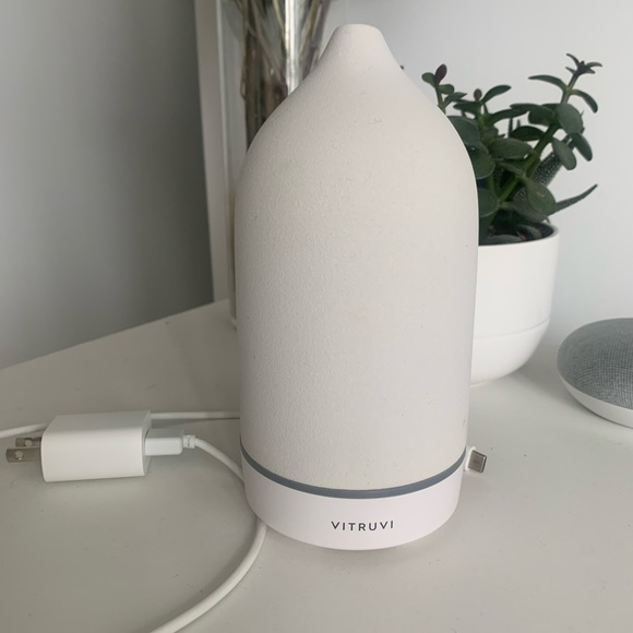 Vitruvi - Stone Essential Oil Diffuser - Picture 3 of 5